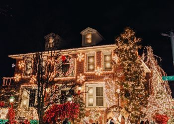 10 Best Holiday Light Displays in the US