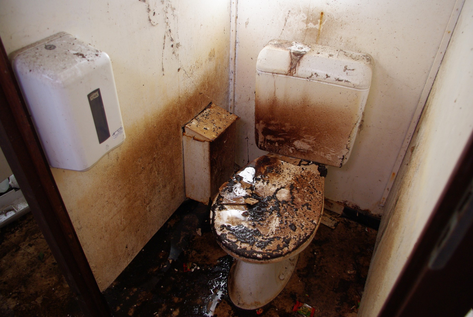 Did Lightning Cause a Mystery Toilet Explosion at Texas Dental Clinic