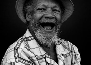 100 Strange Ways People React To A Smile