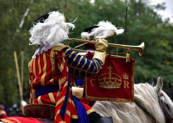 9 Bizarre Ceremonies and Traditions of the British Monarchy