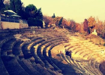 Italian Man Convicted for Defrauding Tourists with Fake ‘Ancient’ Amphitheater