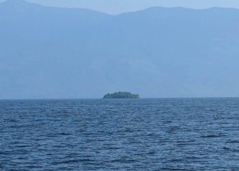 Floating Mystery Island Appears and Disappears in Canadian Lake