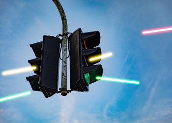 Bizarre British Conspiracy Theorists Are Destroying ‘Deadly’ Traffic Lights