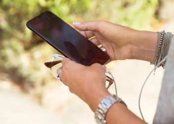  Weird Things About People and Their Phones