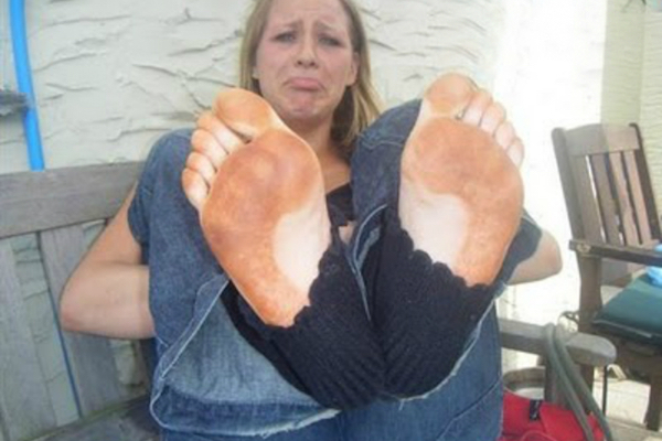 best way to fake tan feet