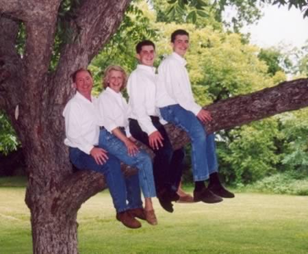 a98015_family-portrait_4-tree.jpg