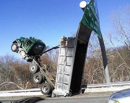 12 Unbelievable Truck Accidents - truck accident, unbelievable