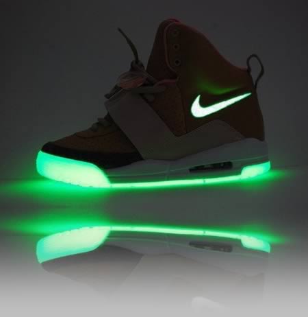 nike ultra light sneakers