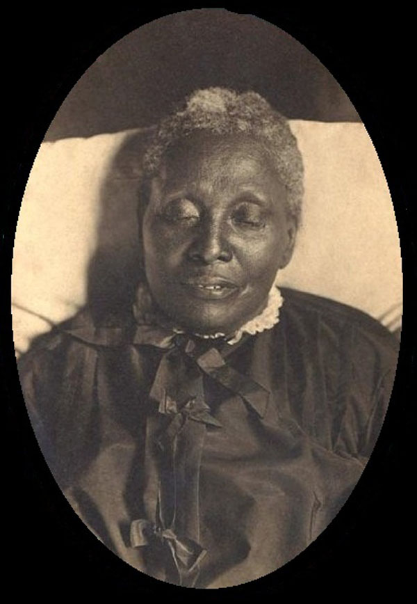 18 Creepy Post-Mortem Photos From The Victorian Era - Oddee