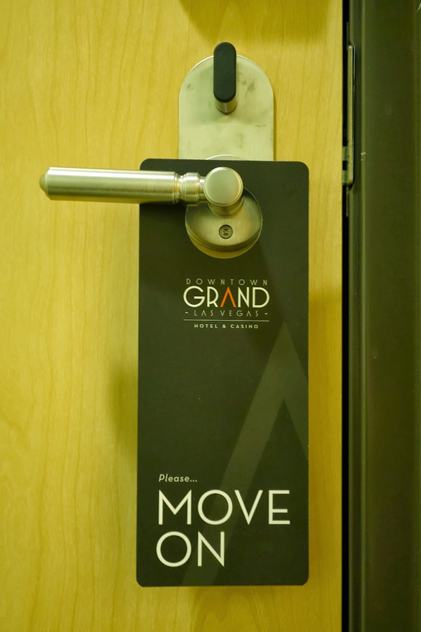 Do Not Disturb 15 More Creative Hotel Door Hangers Oddee