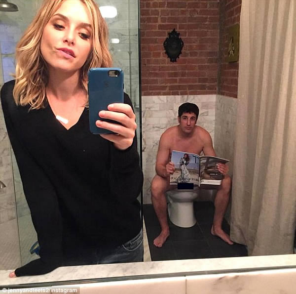 9 Photos Posted Online That “Accidentally” Showed More Than Intended 9 Photos Posted Online That “Accidentally” Showed More Than Intended pic photo