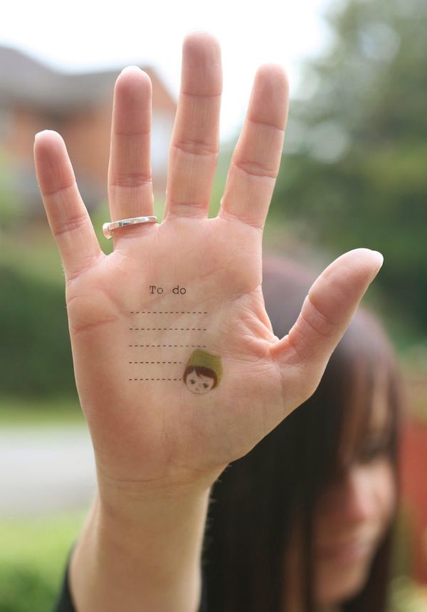 15 Awesome Hand Tattoos Oddee 15 Awesome Hand Tattoos Oddee