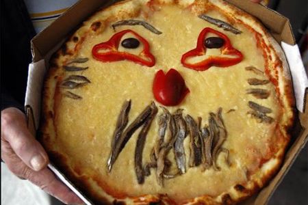 13 Weirdest Pizzas - nutella pizza - Oddee